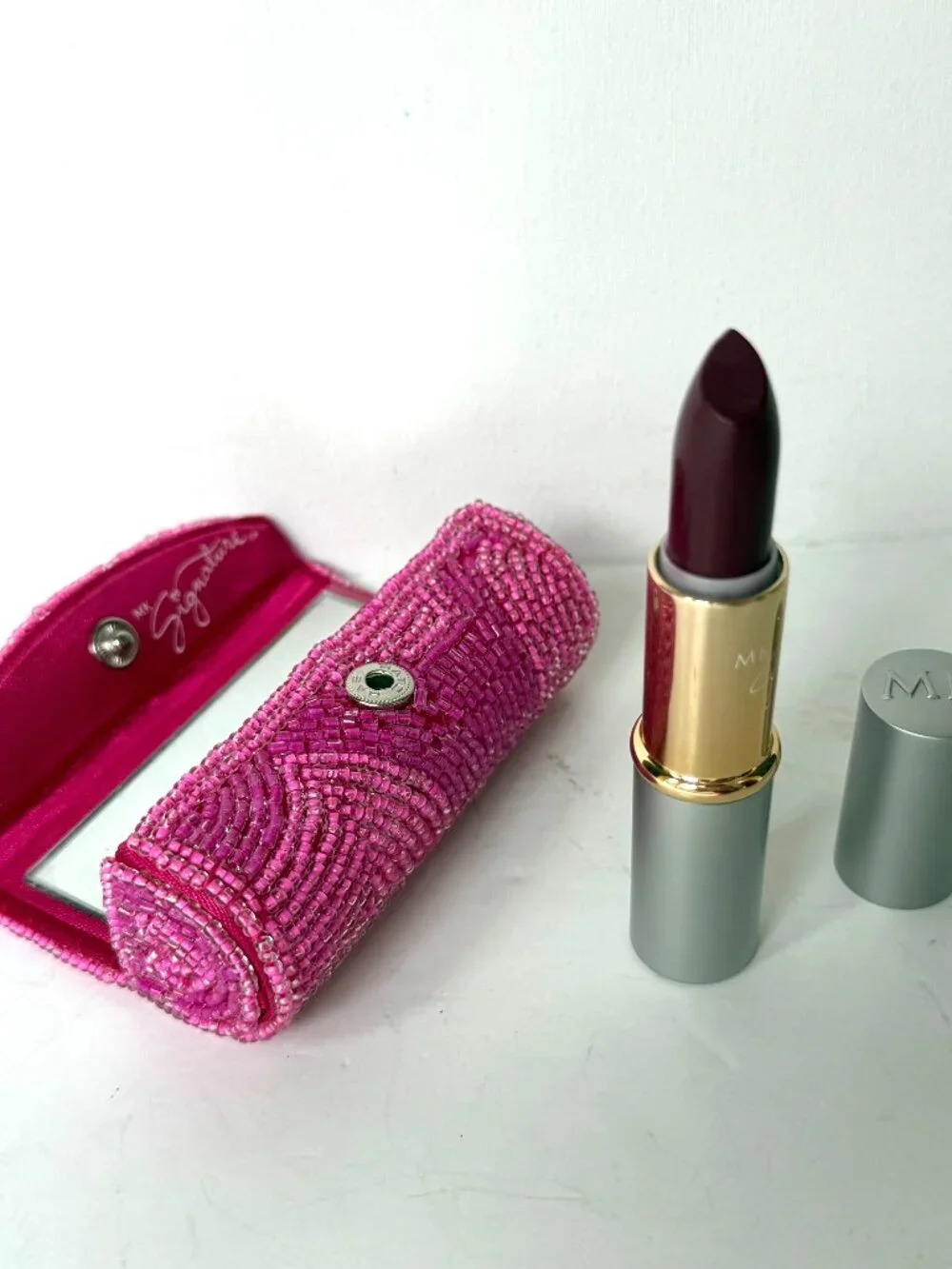 Mary Kay Signature Black Raspberry Lipstick 9074 in Hot Pink Beaded Case Holder